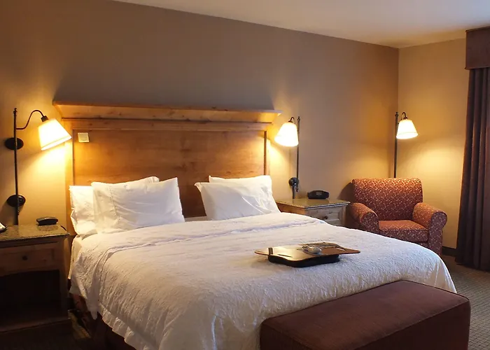 Hampton & Hotel