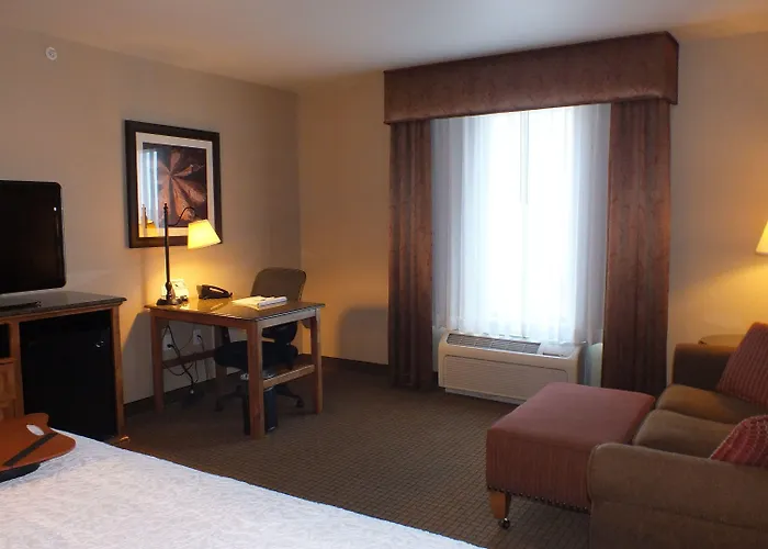 Hampton & Hotel