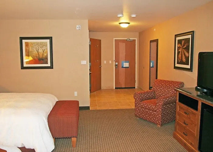 Hampton & Hotel