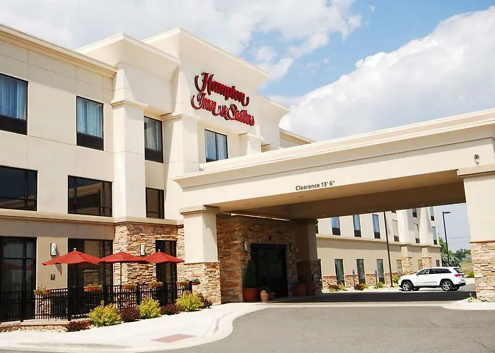 Hampton & Hotel